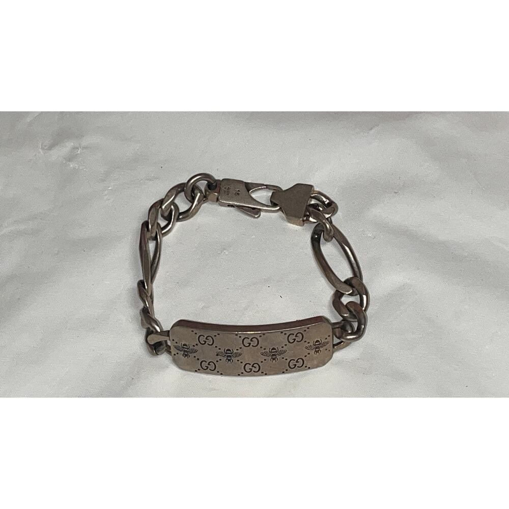 GUCCI Silver GG and Bee Engraved Chain ID Bracelet - Picture 12 of 16